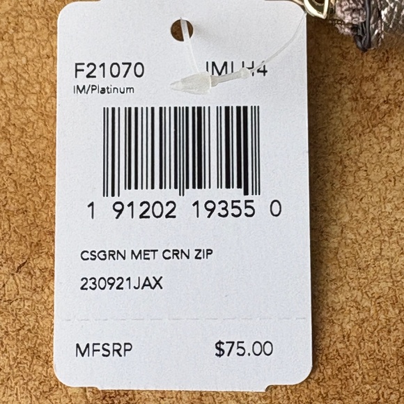 Coach Platinum Wristlet - Picture 4 of 9